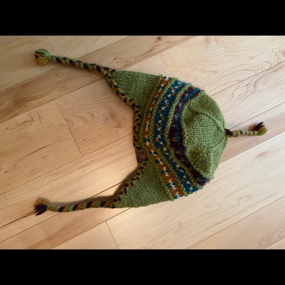 100% wool hand knitted hat with fleece liner. - Picture 4 of 4